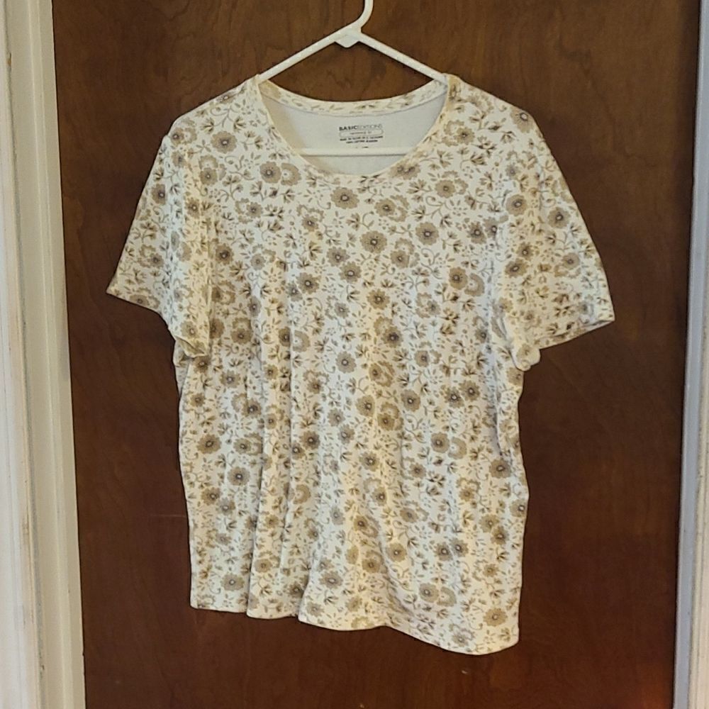 Large Basic Editions Fliral Print Short Sleeve Top